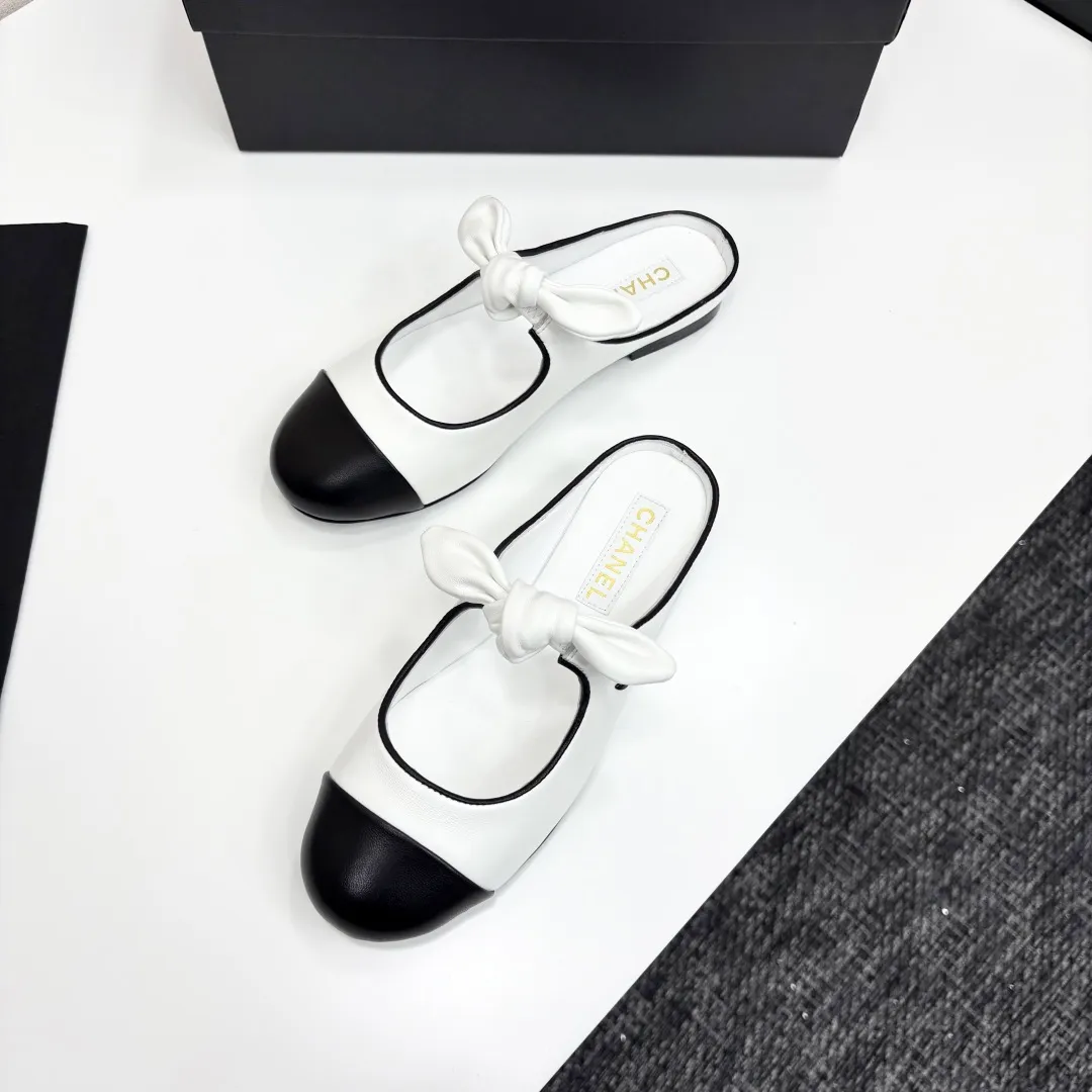👟👟Ex-factory price 480👟👟 Chanel 25C Early Spring Mary Jane Shoes Series This season’s shoes are all great! The pure black Mary Jane is very comfortable on the feet and the upper leather is also very soft, so you don’t have to worry about rubbing your feet. The bunny ears are also very cute, and the black and white color matching and black fabric cover are very nice. Upper cowhide, inner sheepskin, genuine leather outsole Size: 35-39 40/41 Customized, non-refundable and non-exchangeable